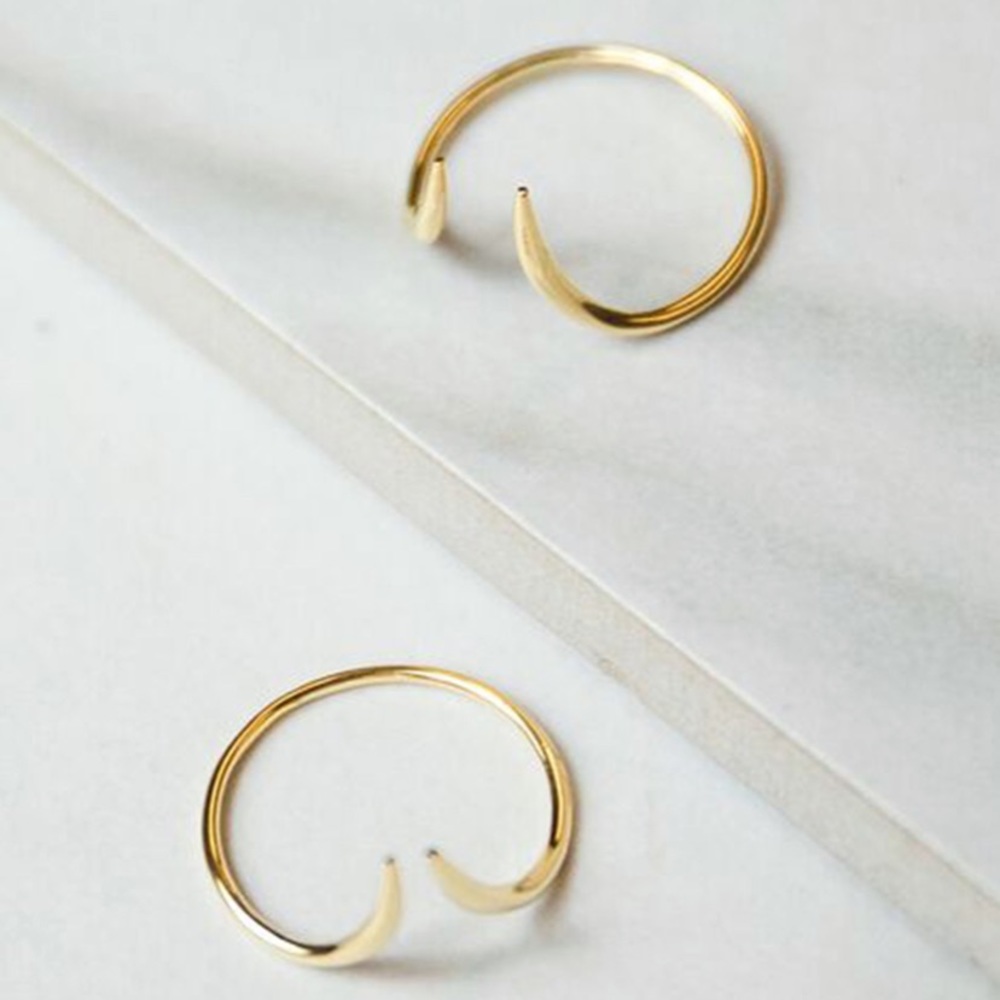 jules smith // adjustable dainty gold curved ring